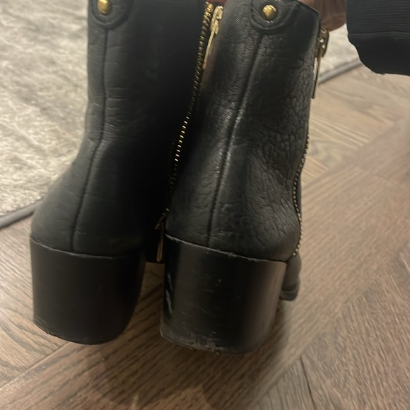Vince Camuto size 7 black leather boots with gold double zipper - Picture 5 of 5